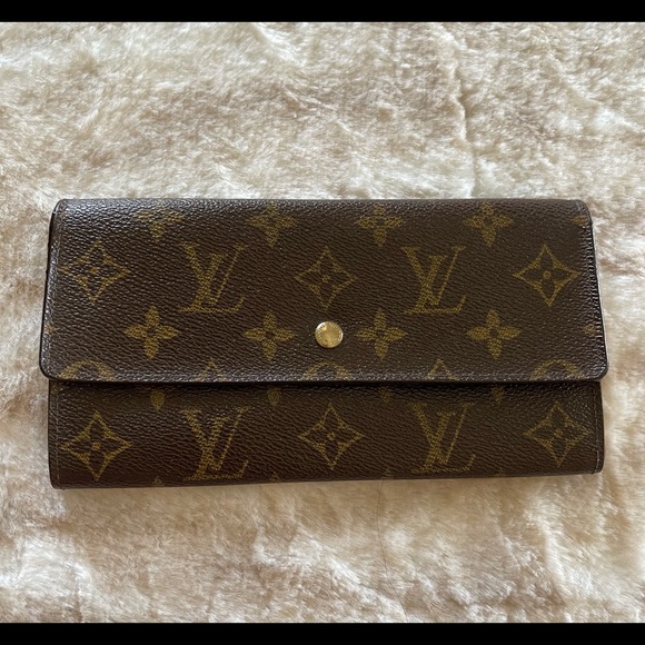 Louis Vuitton Handbags - Louis Vuitton wallet.